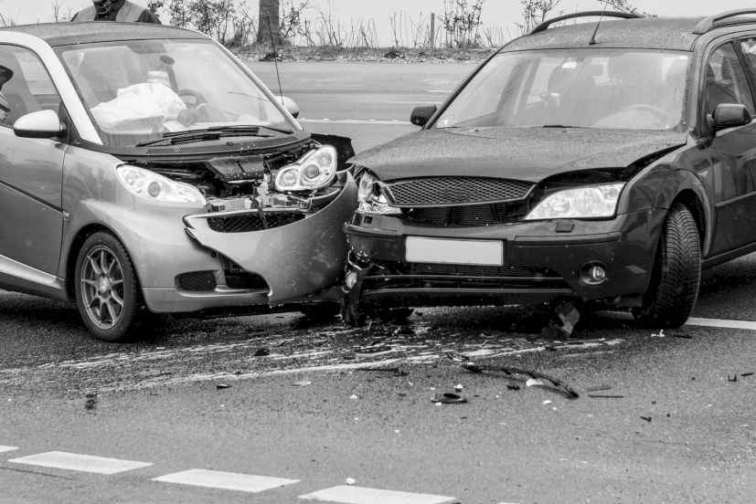 In Unfall verwickelt? Die gegnerische Versicherung will nicht zahlen? Hilfe durch Fachanwältin Birgit Guyens.